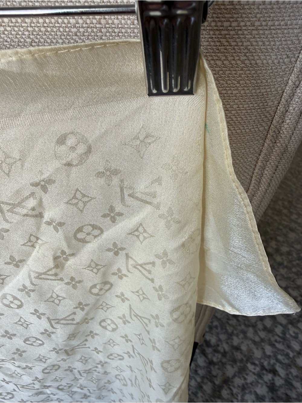 Louis Vuitton Vintage Monogram 100% Silk Scarf Wrap Ivory Cream - Picture 9 of 11
